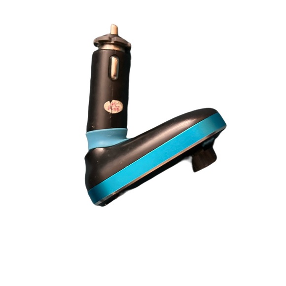 BLUE TOOTH CAR FM TRANSMITTER AND CHARGER - Picture 3 of 3